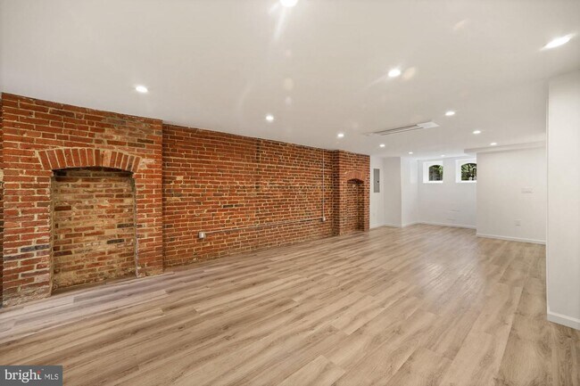 Building Photo - 1215 S St. NW