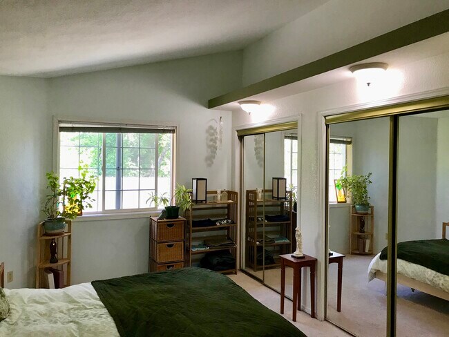 Foto del edificio - 885 Randall St