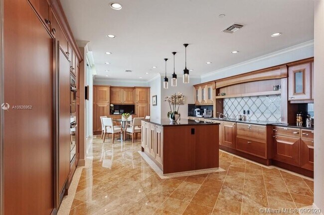 Building Photo - 20155 NE 38th Ct