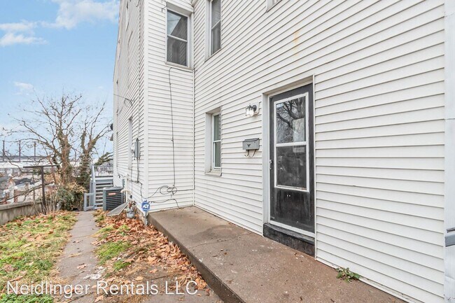 Building Photo - 2 br, 1 bath House - 4 N 3rd Street