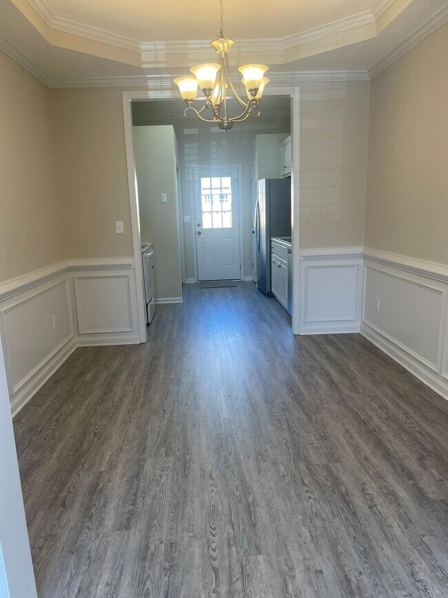 Foto del edificio - Beautiful Townhome Across Street From Jones Creek Golf Club