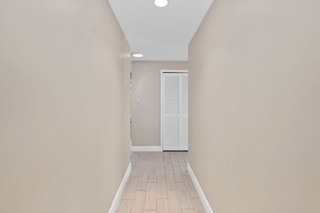 Building Photo - Desirable 3 bed 2 bath Alta Heights Condo