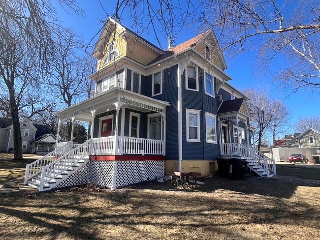 Building Photo - 204 Market St
