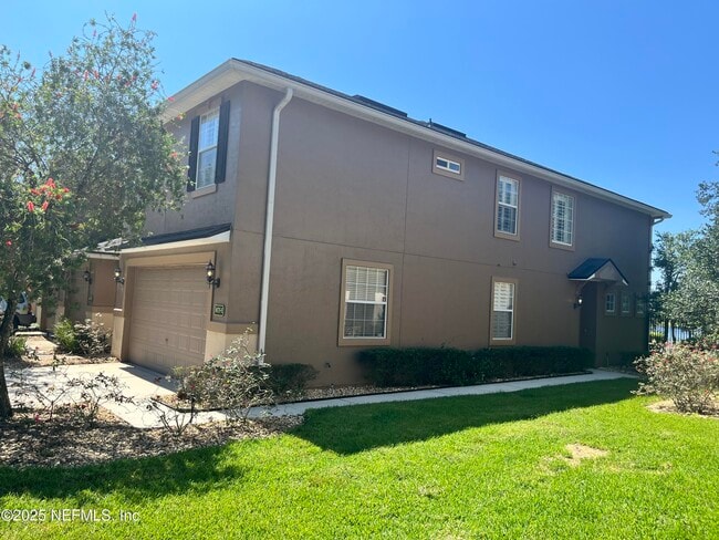 Building Photo - 3875 Buckthorne Dr