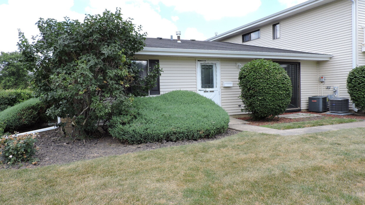1327 Forestdale Ct, Schaumburg, IL 60193 Townhome Rentals in