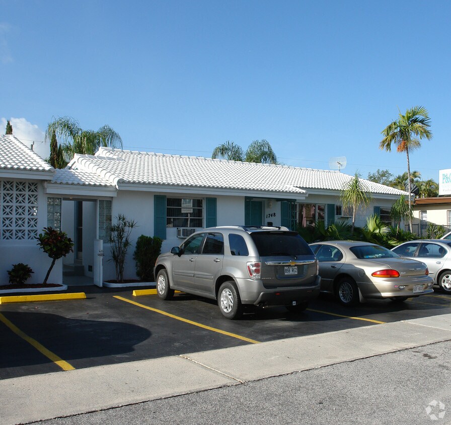 Foto del edificio - 1740-1748 Rodman St