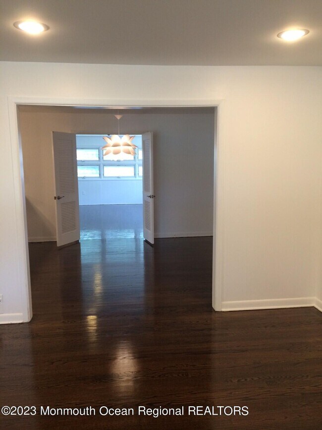 Building Photo - 52 Elmwood Ave
