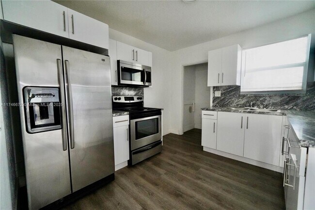 Foto del edificio - 3376 NW 49th St
