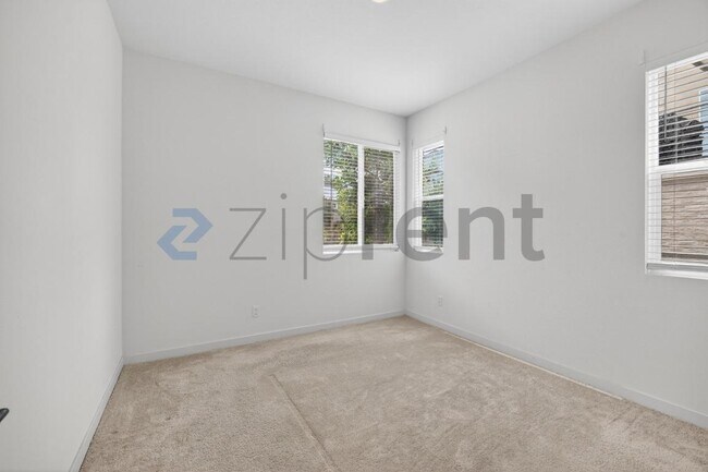 Building Photo - Unit
