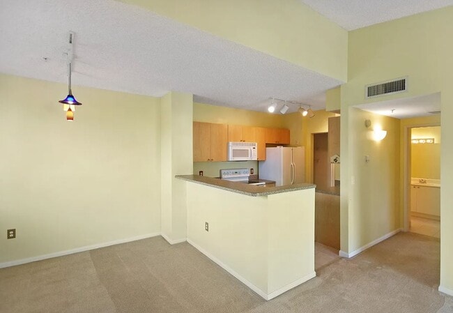 Foto del edificio - 8010 N Nob Hill Rd