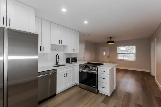 Photo - Fully Remodeled 3-Bedroom + Den Home for R...