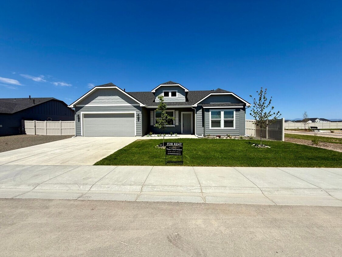 Foto principal - Welcome home! 4 bed 2 bath in Caldwell Idaho