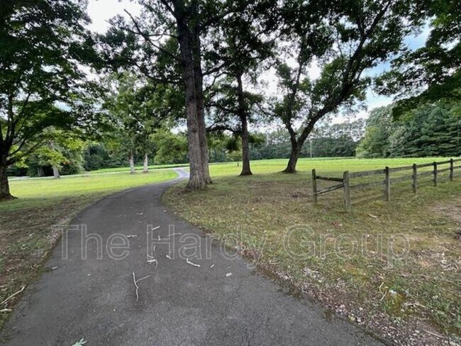Foto del edificio - 173 Carroll Hollow Rd