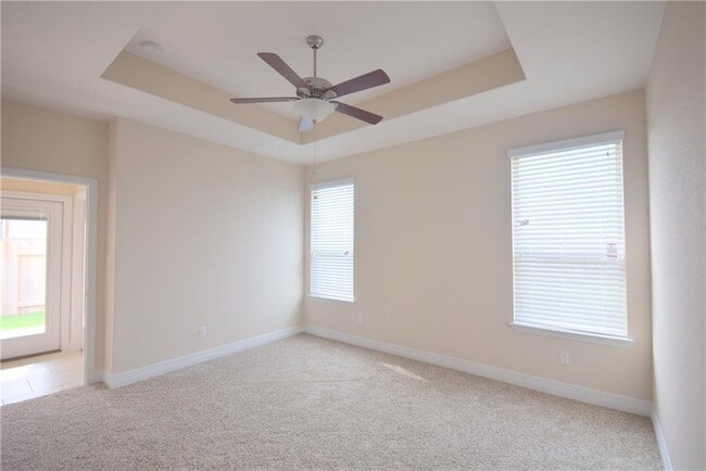 Foto del edificio - 420 Blue Waterleaf Ln