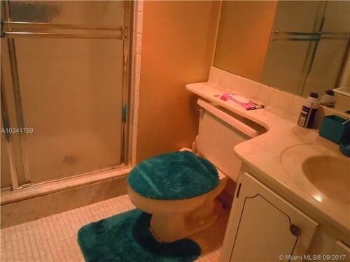 Building Photo - 830 S Hollybrook Dr