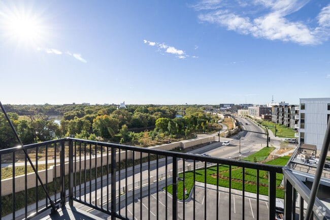 3BR, 2BA - Gorgeous River Views - Riverhouse Apartments