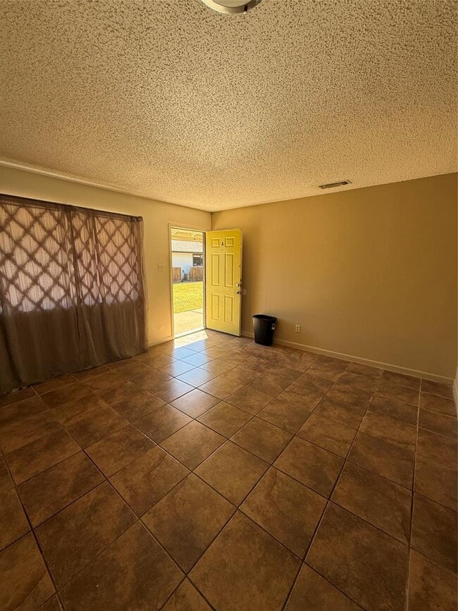 Building Photo - 2609 Ektom Dr