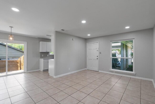 Foto del edificio - 1407 Avebury Cir
