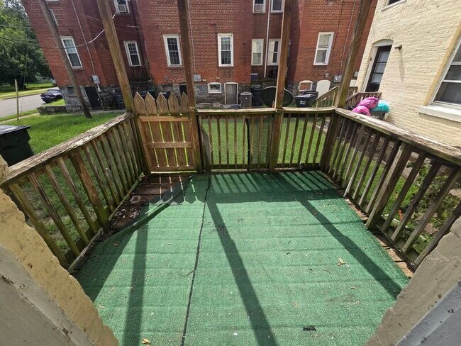Foto del edificio - 1022 Maplewood Ave