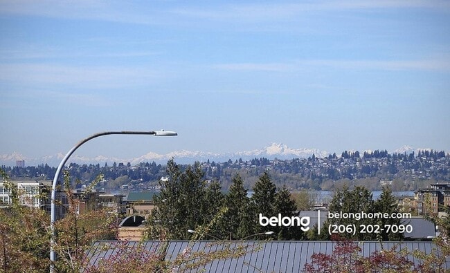 Building Photo - 555 Kirkland Way