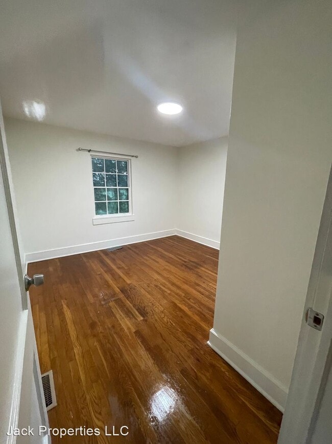Building Photo - 2 br, 10 bath House - 1486 E. Poinsett Str...