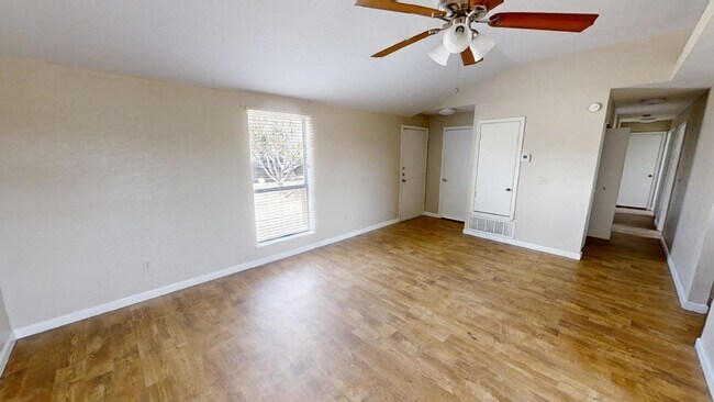 Building Photo - "Charming 3-Bedroom Home with 2 Full Baths...