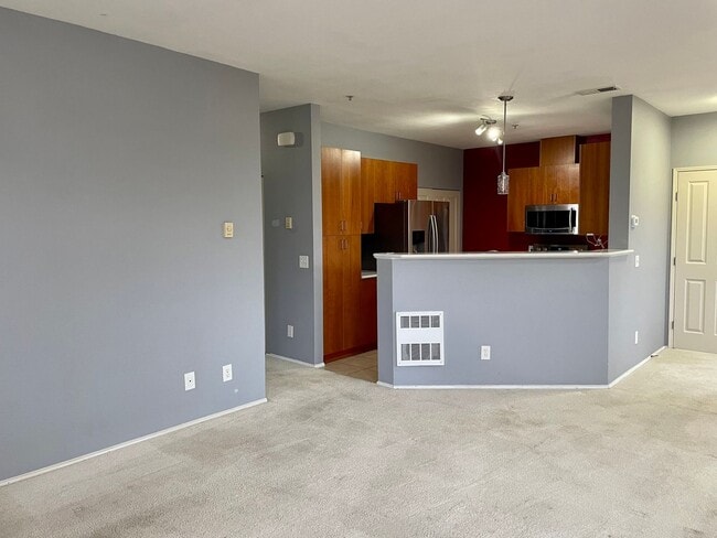 Building Photo - Sammamish Townhouse...