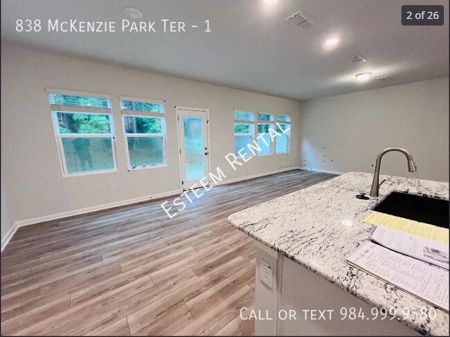 Foto del edificio - 838 McKenzie Pk Ter