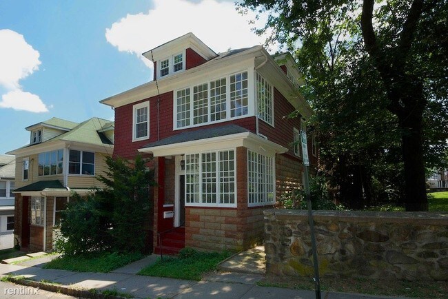 Building Photo - 7 Lakeside Pl