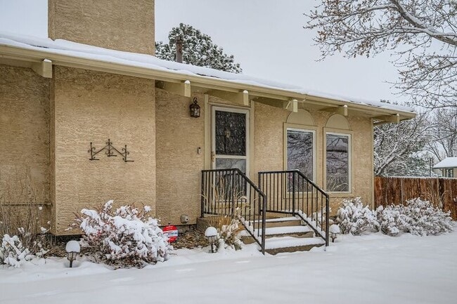 Building Photo - 1109 Panorama Dr