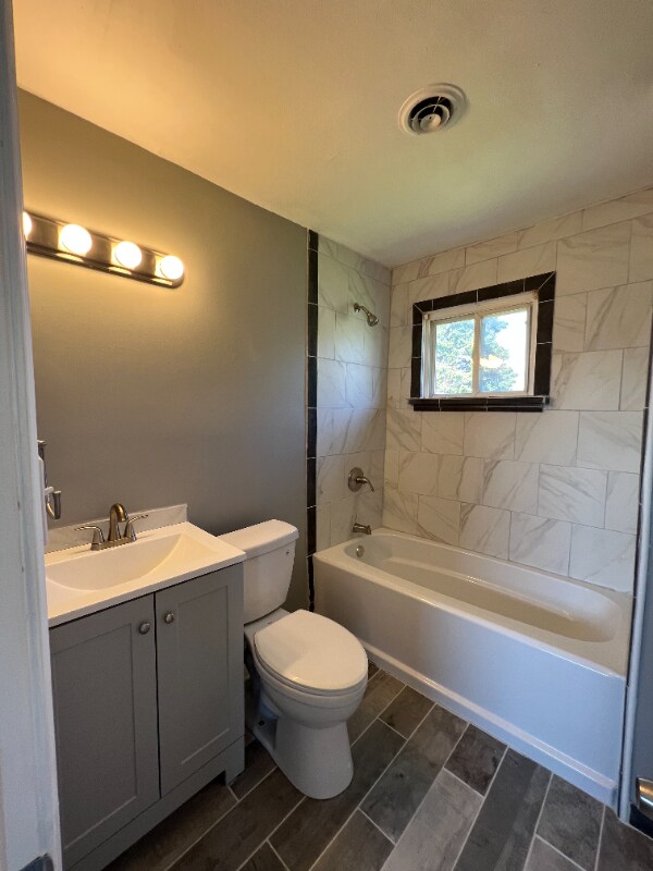 1114 Franklin St Unit UPPR, Monroe, MI 48161 Room for Rent in Monroe