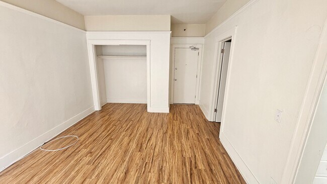Foto del edificio - 1326 W 11th St