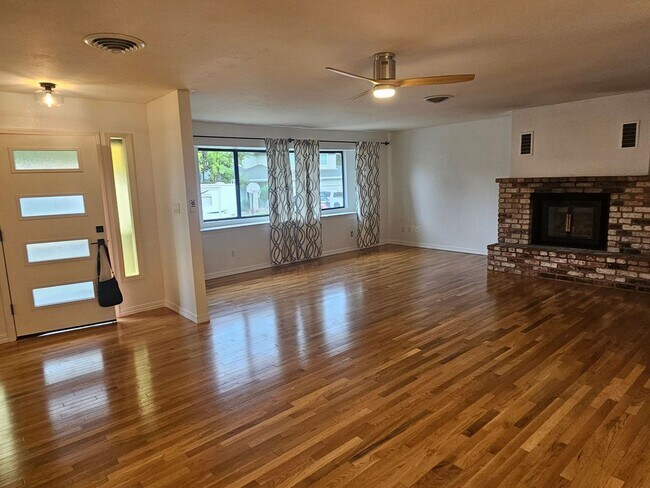 Foto del edificio - Available Now in Lakeport