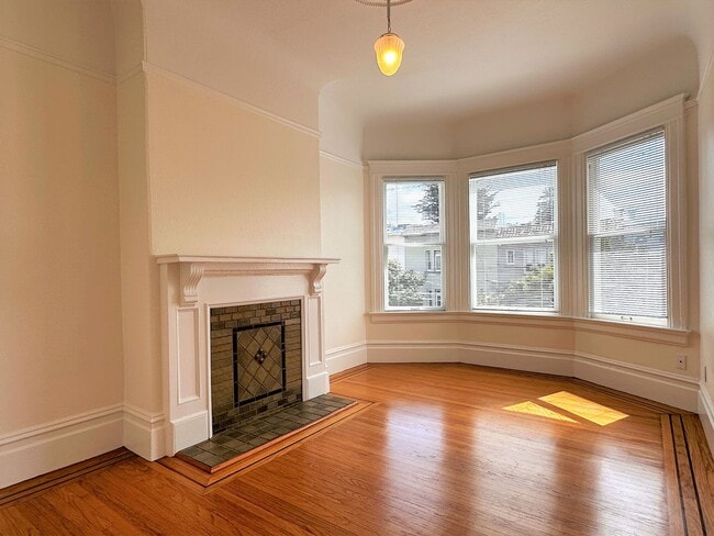 Building Photo - Top Floor 2 Bedroom Apartment for rent in Noe Valley!