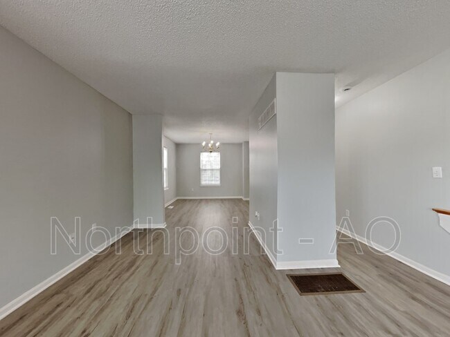 Foto del edificio - 4215 Woodland Ave