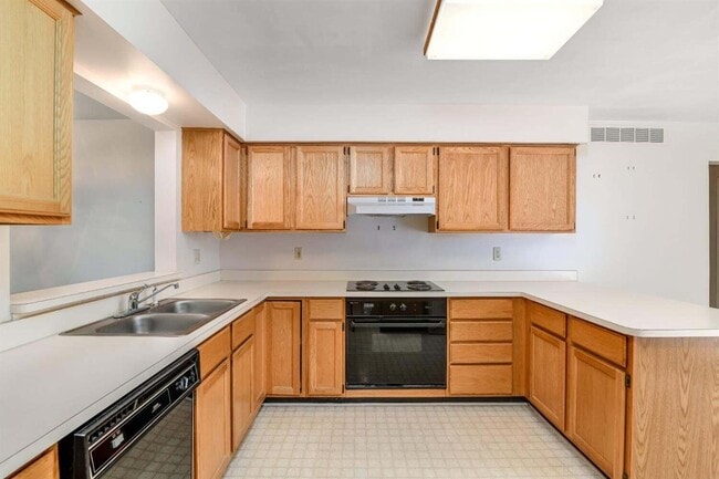 Building Photo - 2702 Maitland Dr