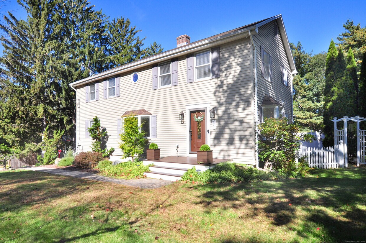 Primary Photo - 274 Smith St