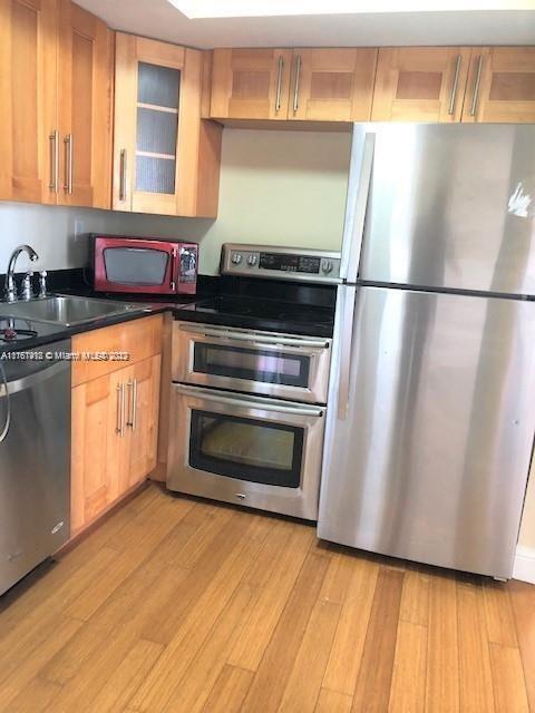 Building Photo - 2715 Tigertail Ave