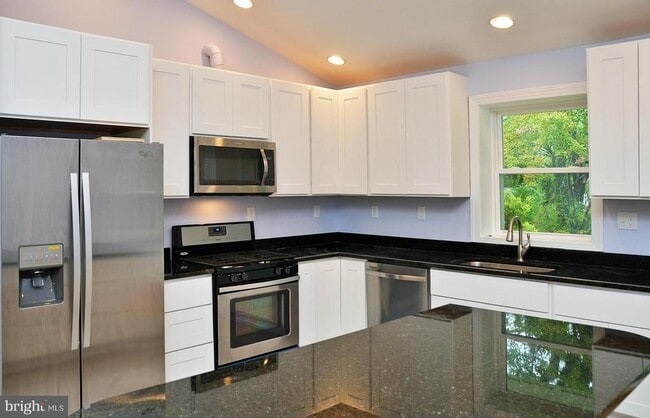 Building Photo - 9710 Holmhurst Rd