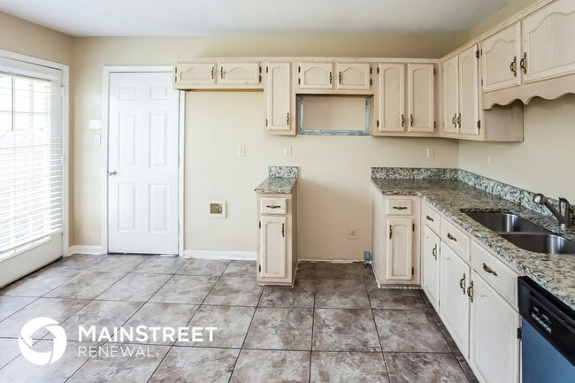 Building Photo - 6719 Ross Manor Dr