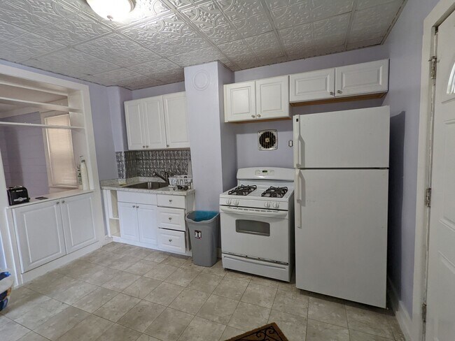 Building Photo - 24 Cortland Pl
