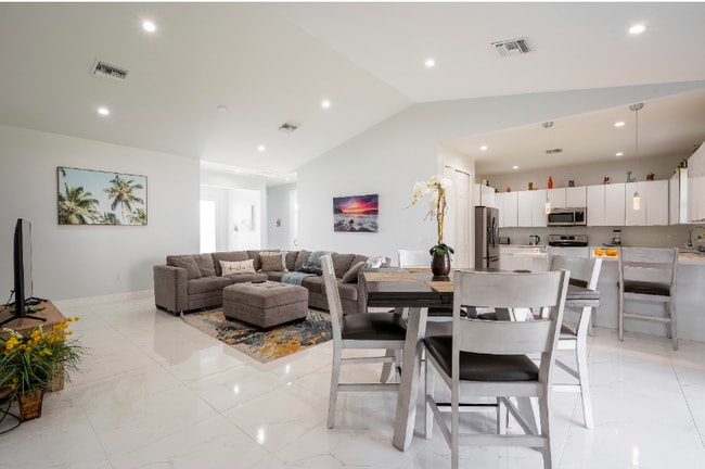 Building Photo - 8357 Tahiti Rd