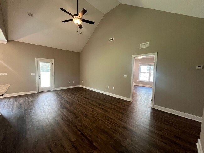 Building Photo - Stunning 3 Bed, 2 Bath Home in South Warre...