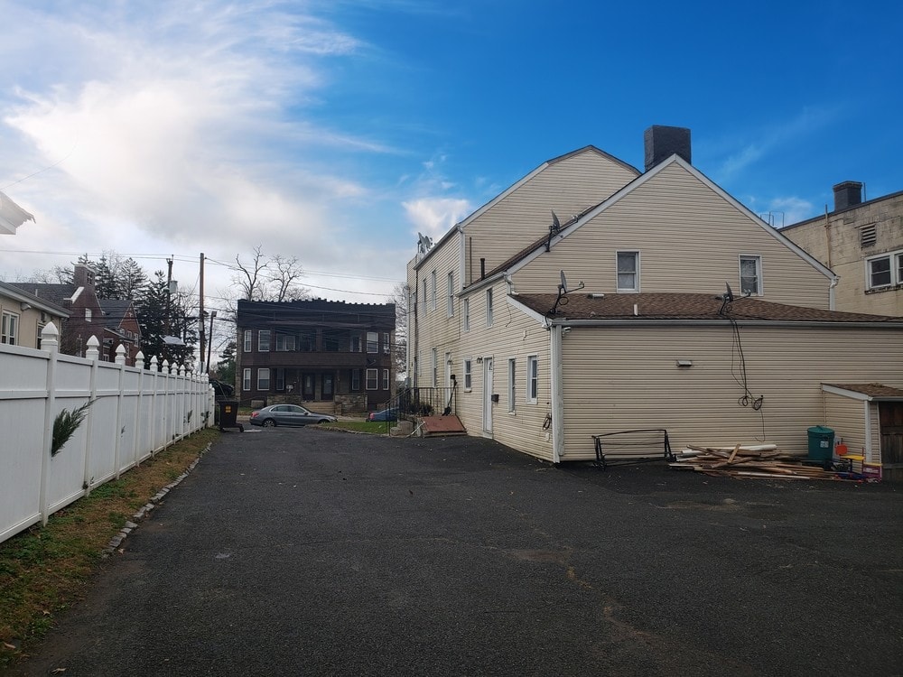 Building Photo - 115 Hamilton St