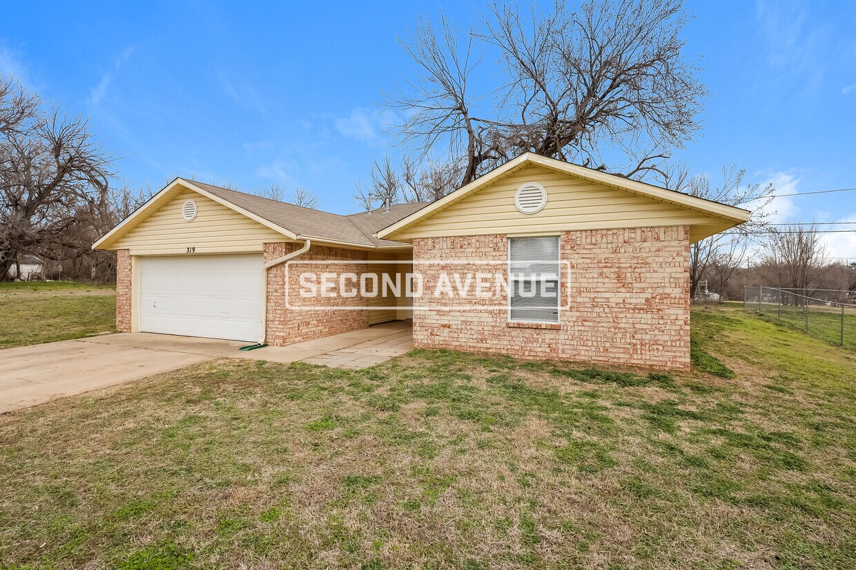 319 S Pennsylvania Ave House Rental in Shawnee, OK