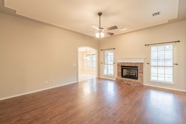 Building Photo - Beautiful 3 bedroom 2 bath in Collinsville!