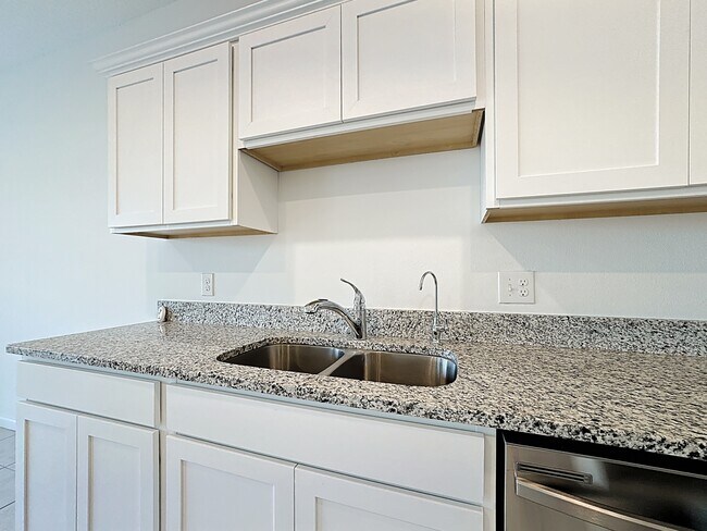 Foto del edificio - 5941 Piney Shrub Pl