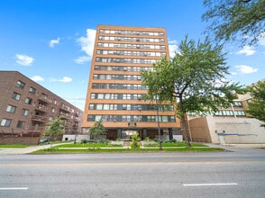 Building Photo - 6118 N Sheridan Rd
