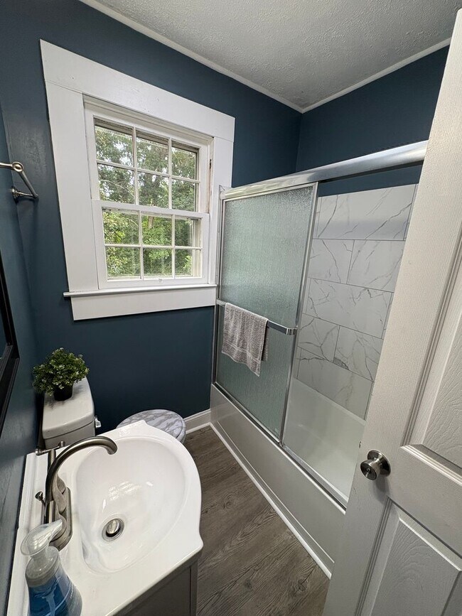 Building Photo - Charming 2-Bedroom Home in Fayetteville, N...