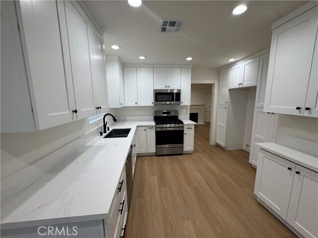 Foto del edificio - 15234 Kingsbury St